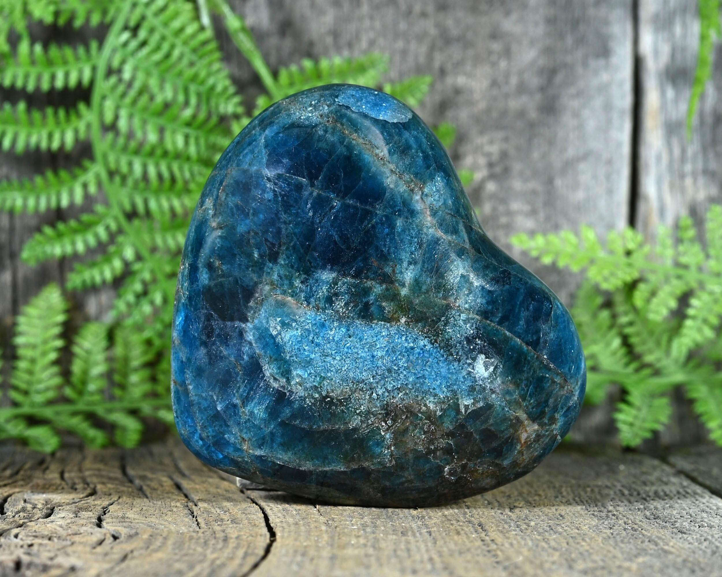 Bloc apatite bleue brute structure