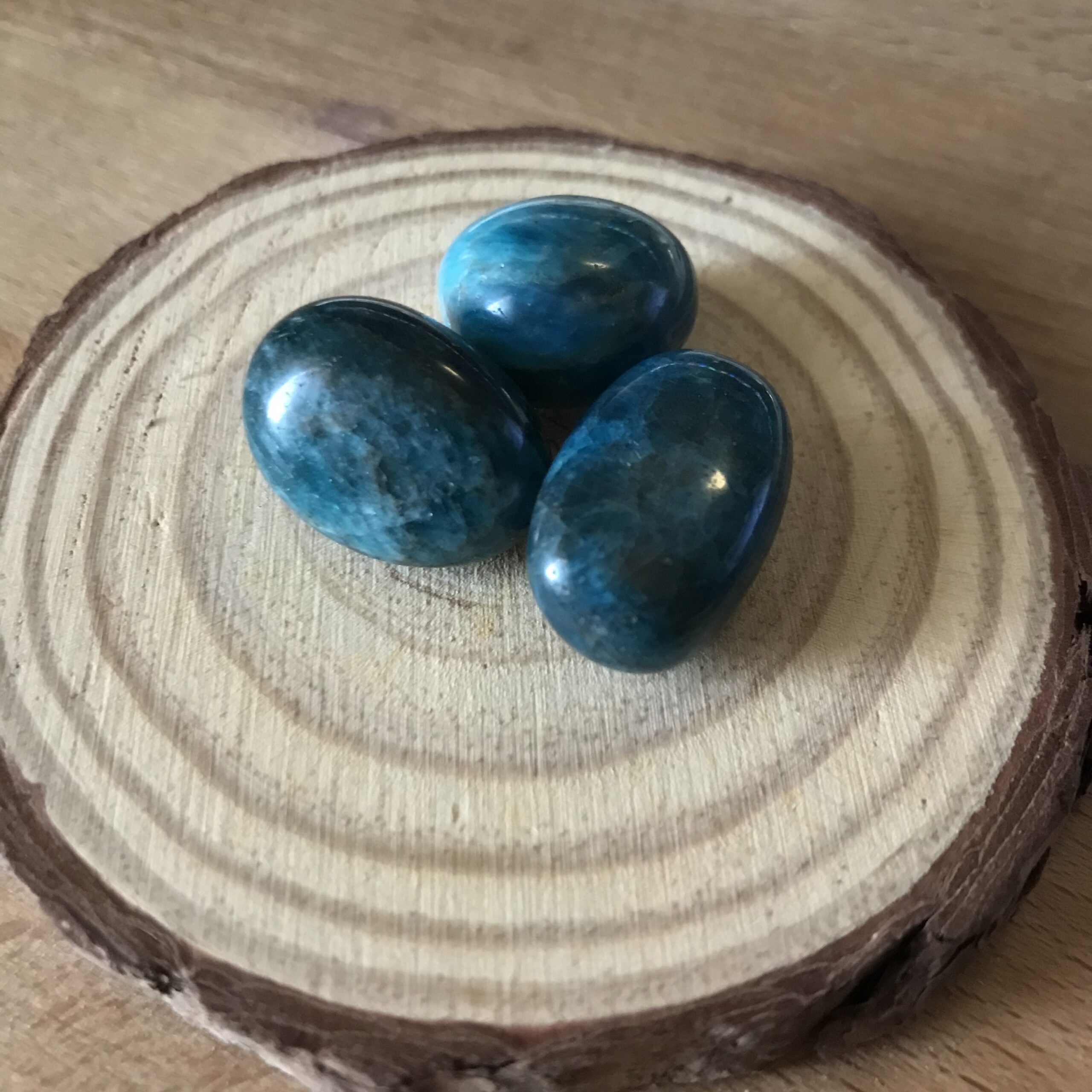 Apatite bleue brute pierre de communication