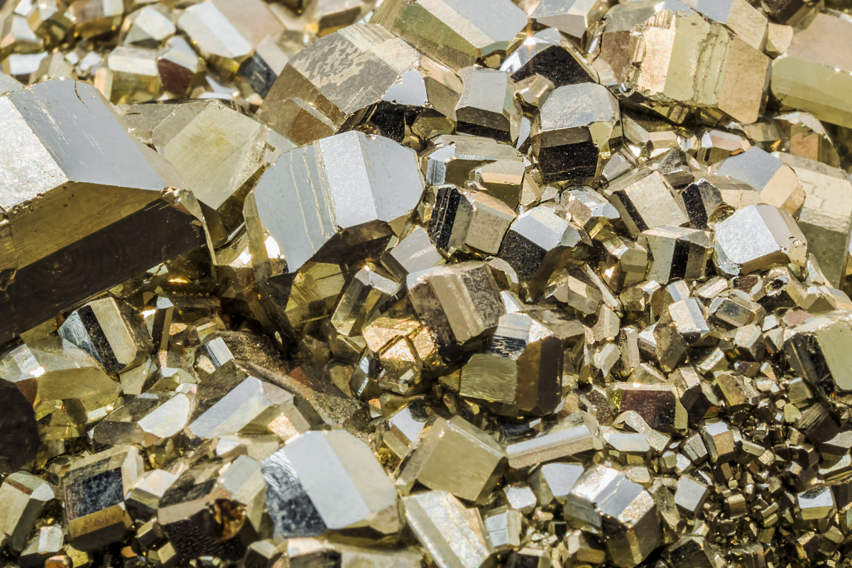 Lire la suite à propos de l’article Pyrite : l’éclat trompeur, la force réelle