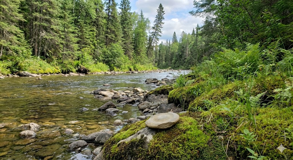 Rivière Harricana Québec lieu gisement pierre des fées
