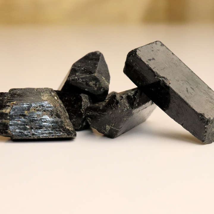 Tourmaline noire brute naturelle