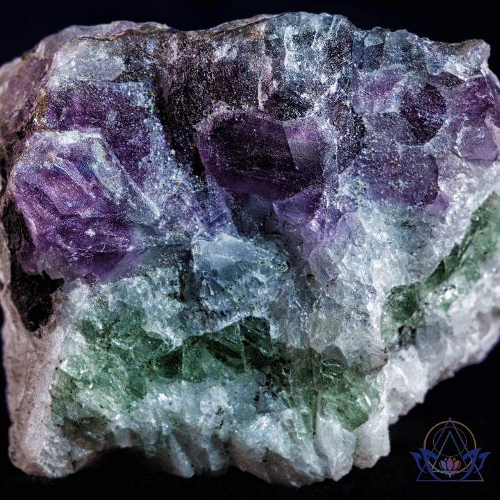 Cristaux de fluorite aux nuances vertes et violettes